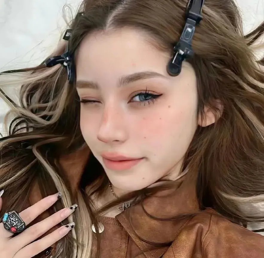 皎皎清月坠我怀